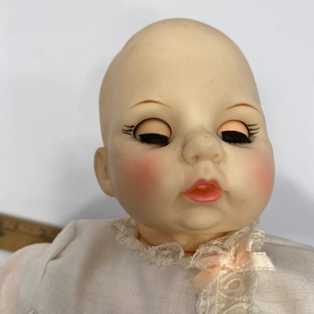 Madame Alexander Victoria Baby Doll Kids Cream Vintage Sleepy Eye